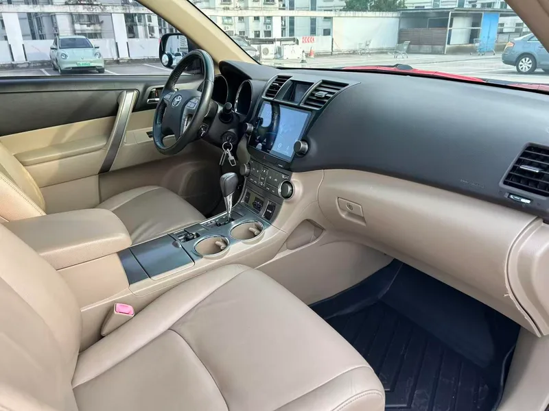 Toyota Highlander 2009 2.7L Two-wheel drive 7 Seat Deluxe Edition interior photo 16 Toyota Highlander 2009 2.7L Two-wheel drive 7 Seat Deluxe Edition interior photo 16
