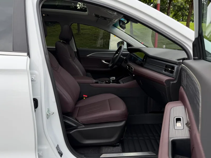 Jetour X90 PLUS 2025 Premium Edition 1.6TD DCT Villa interior photo 11 Jetour X90 PLUS 2025 Premium Edition 1.6TD DCT Villa interior photo 11