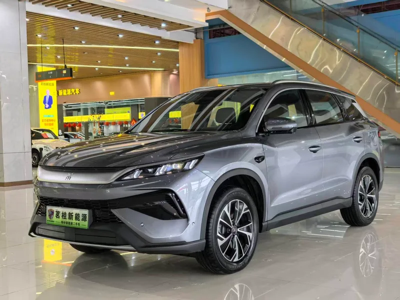 BYD Song Pro 2026 DM-i 133KM Превосходящий экстерьер фото 1 BYD Song Pro 2026 DM-i 133KM Превосходящий экстерьер фото 1