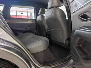 BYD Song Pro 2026 DM-i 133KM Превосходящий интерьер фото 11 BYD Song Pro 2026 DM-i 133KM Превосходящий интерьер фото 11