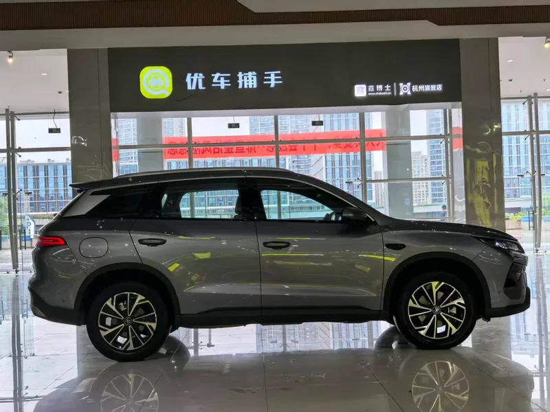 BYD Song Pro 2026 DM-i 133KM Превосходящий интерьер фото 19 BYD Song Pro 2026 DM-i 133KM Превосходящий интерьер фото 19