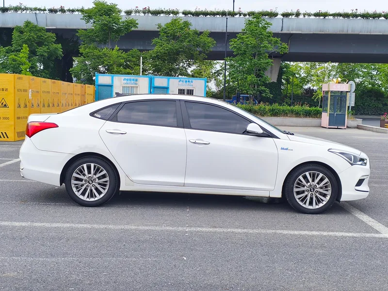 Hyundai Mistra 2017 1.6T Intelligent automatique GLS Pays V extérieur photo 4 Hyundai Mistra 2017 1.6T Intelligent automatique GLS Pays V extérieur photo 4