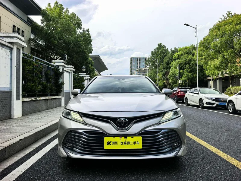 Toyota Camry 2018 2.0G Роскошная версия экстерьер фото 2 Toyota Camry 2018 2.0G Роскошная версия экстерьер фото 2