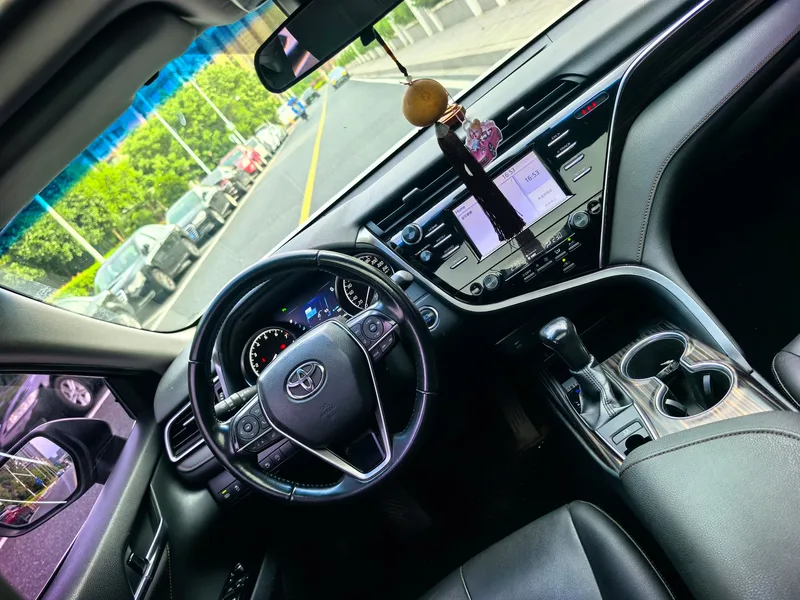 Toyota Camry 2018 2.0G Роскошная версия интерьер фото 11 Toyota Camry 2018 2.0G Роскошная версия интерьер фото 11