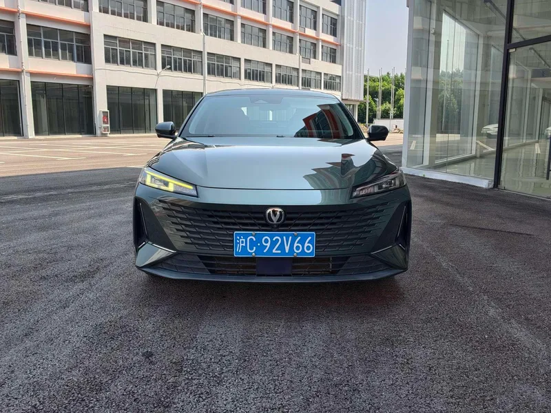 Changan Lamore 2023 1.5T GDI Buque insignia automático exterior foto 2 Changan Lamore 2023 1.5T GDI Buque insignia automático exterior foto 2