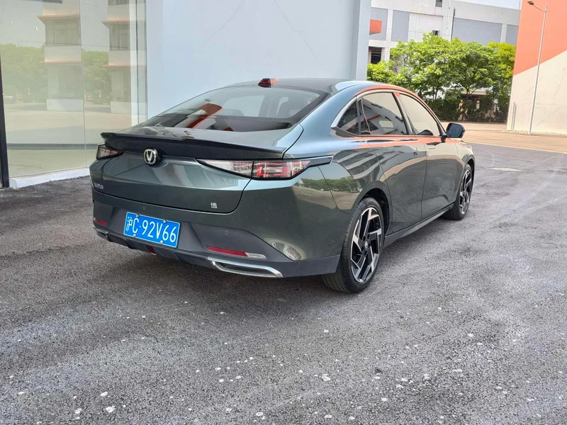 Changan Lamore 2023 1.5T GDI Buque insignia automático exterior foto 5 Changan Lamore 2023 1.5T GDI Buque insignia automático exterior foto 5
