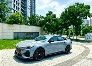 Changan UNI-V 2023 1.5T Version sportive