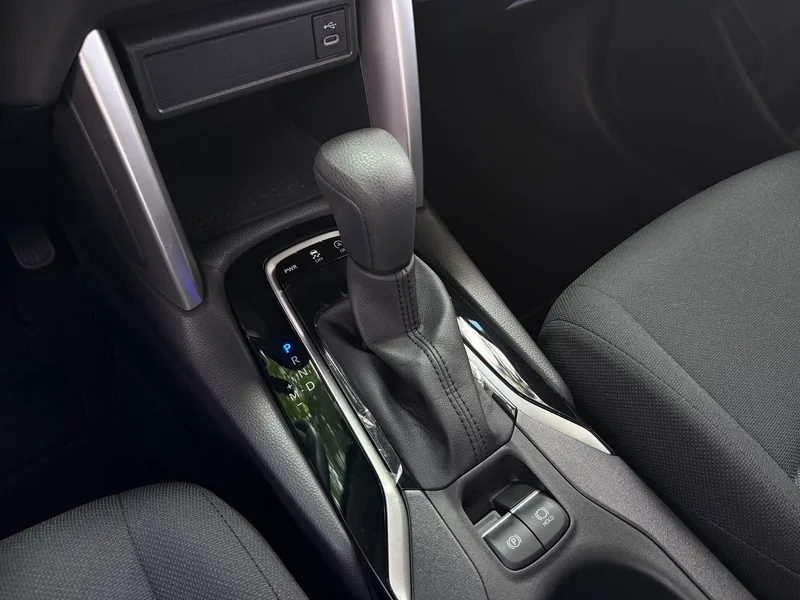 Toyota Frontlander 2023 2.0L CVT Version d'élite intérieur photo 6 Toyota Frontlander 2023 2.0L CVT Version d'élite intérieur photo 6