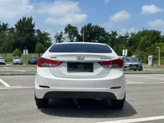 Hyundai Elantra Langdong 2015 1.6L Tipo de liderazgo automático exterior foto 5 Hyundai Elantra Langdong 2015 1.6L Tipo de liderazgo automático exterior foto 5