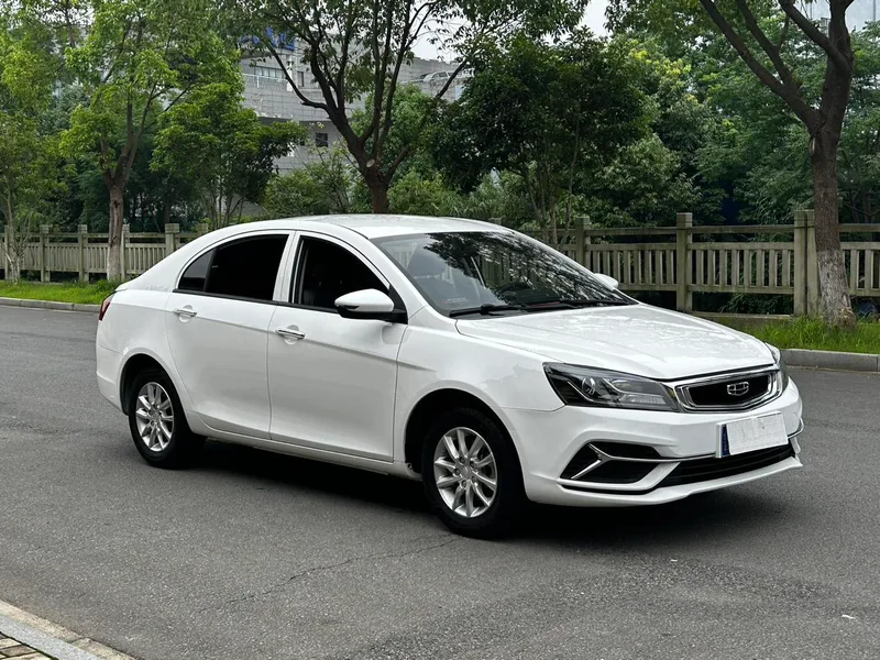 Geely Emgrand 2020 1.5L CVT Tipo cómodo exterior foto 3 Geely Emgrand 2020 1.5L CVT Tipo cómodo exterior foto 3