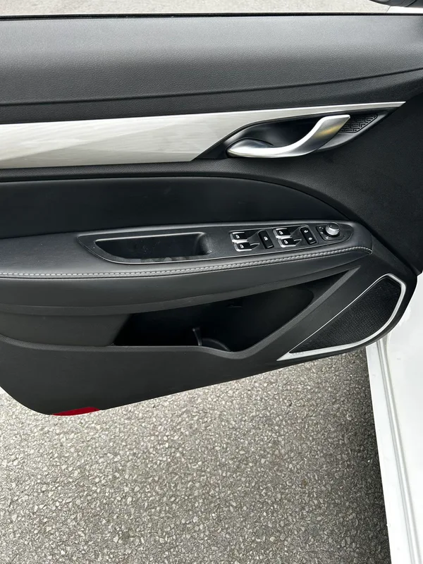 Geely Emgrand 2020 1.5L CVT Tipo cómodo exterior foto 4 Geely Emgrand 2020 1.5L CVT Tipo cómodo exterior foto 4