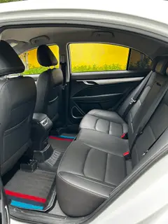 Geely Emgrand 2020 1.5L CVT Tipo cómodo interior foto 11 Geely Emgrand 2020 1.5L CVT Tipo cómodo interior foto 11