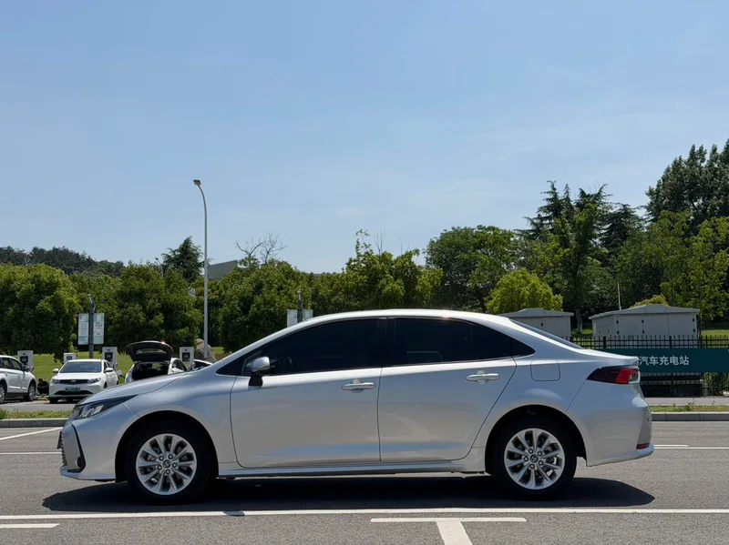 Toyota Corolla 2021 1.2T S-CVT Luxury Edition exterior photo 4 Toyota Corolla 2021 1.2T S-CVT Luxury Edition exterior photo 4