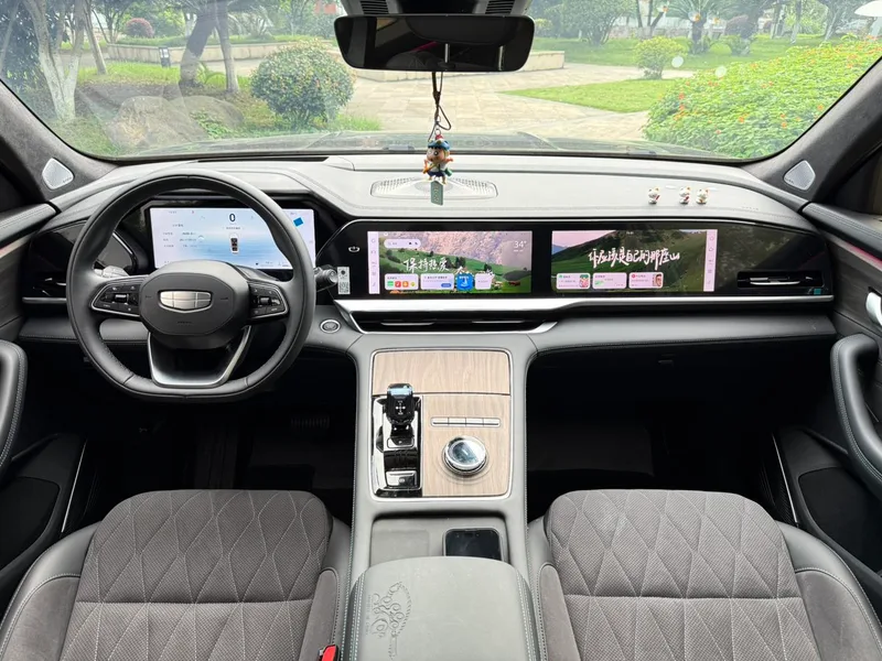 Geely Monjaro 2025 2.0TD Высокая работа автоматически с двумя приводами интерьер фото 18 Geely Monjaro 2025 2.0TD Высокая работа автоматически с двумя приводами интерьер фото 18