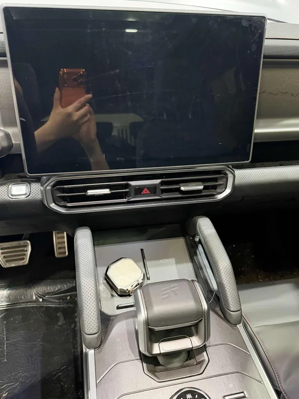 Jetour T2 2023 2.0TD Four-wheel drive Time travel PRO interior photo 10 Jetour T2 2023 2.0TD Four-wheel drive Time travel PRO interior photo 10