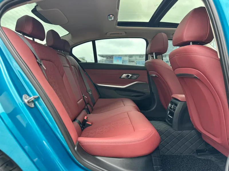BMW 3 Series 2023 325Li M Sports Night Suit interior photo 11 BMW 3 Series 2023 325Li M Sports Night Suit interior photo 11