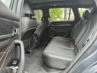 Geely Monjaro 2024 2.0TD DCT EVO Versión de dos ruedas motrices Longfeng exterior foto 5 Geely Monjaro 2024 2.0TD DCT EVO Versión de dos ruedas motrices Longfeng exterior foto 5