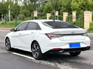 Hyundai Elantra 2021 1.5L CVT LUX Version de luxe extérieur photo 4