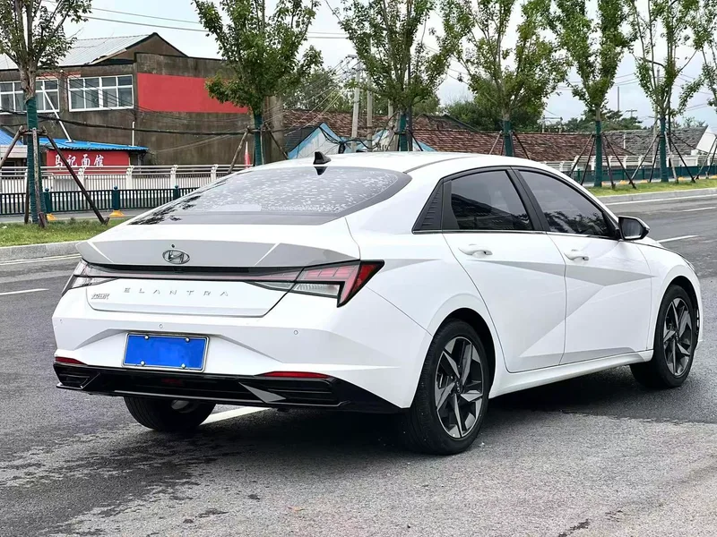 Hyundai Elantra 2021 1.5L CVT LUX Version de luxe extérieur photo 6
