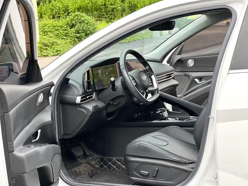 Hyundai Elantra 2021 1.5L CVT LUX Version de luxe extérieur photo 8