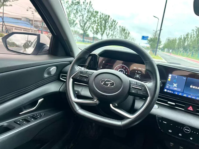 Hyundai Elantra 2021 1.5L CVT LUX Version de luxe intérieur photo 14