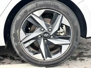 Hyundai Elantra 2021 1.5L CVT LUX Version de luxe intérieur photo 16