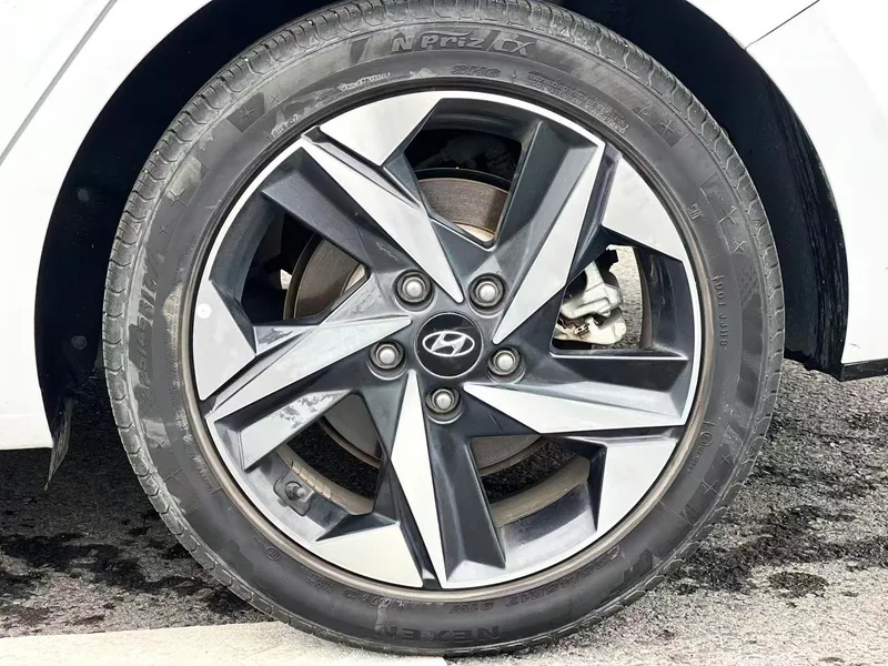 Hyundai Elantra 2021 1.5L CVT LUX Version de luxe intérieur photo 16