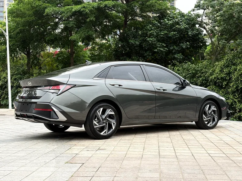 Hyundai Elantra 2023 1.5L CVT GLX Version d'élite intérieur photo 7 Hyundai Elantra 2023 1.5L CVT GLX Version d'élite intérieur photo 7