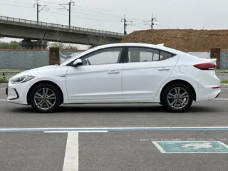 Hyundai Elantra Lingdong 2016 1.4T Double embrayage et éblouissement Type de vitalité extérieur photo 8 Hyundai Elantra Lingdong 2016 1.4T Double embrayage et éblouissement Type de vitalité extérieur photo 8