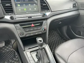 Hyundai Elantra Lingdong 2016 1.4T Double embrayage et éblouissement Type de vitalité intérieur photo 14 Hyundai Elantra Lingdong 2016 1.4T Double embrayage et éblouissement Type de vitalité intérieur photo 14