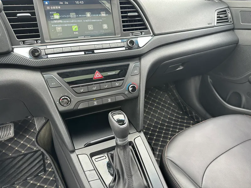 Hyundai Elantra Lingdong 2016 1.4T Double embrayage et éblouissement Type de vitalité intérieur photo 14 Hyundai Elantra Lingdong 2016 1.4T Double embrayage et éblouissement Type de vitalité intérieur photo 14