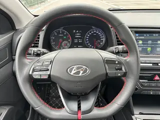 Hyundai Elantra Lingdong 2016 1.4T Double embrayage et éblouissement Type de vitalité intérieur photo 15 Hyundai Elantra Lingdong 2016 1.4T Double embrayage et éblouissement Type de vitalité intérieur photo 15