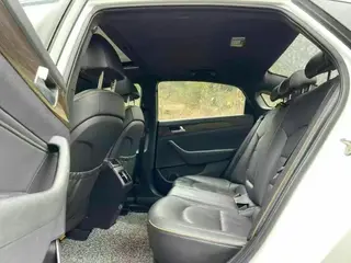 Hyundai Sonata 2018 1.6T GLS Intelligent China V interior photo 6 Hyundai Sonata 2018 1.6T GLS Intelligent China V interior photo 6