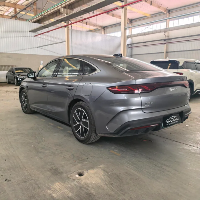 BYD Qin L 2025 Премиум-версия с автопилотом DM-i 120KM Превосходящий интерьер фото 10 BYD Qin L 2025 Премиум-версия с автопилотом DM-i 120KM Превосходящий интерьер фото 10