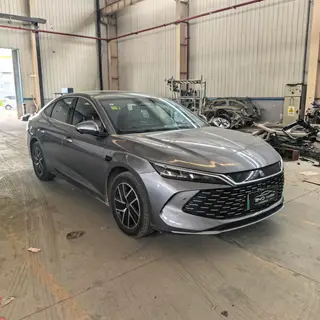 BYD Qin L 2025 Премиум-версия с автопилотом DM-i 120KM Превосходящий интерьер фото 14 BYD Qin L 2025 Премиум-версия с автопилотом DM-i 120KM Превосходящий интерьер фото 14