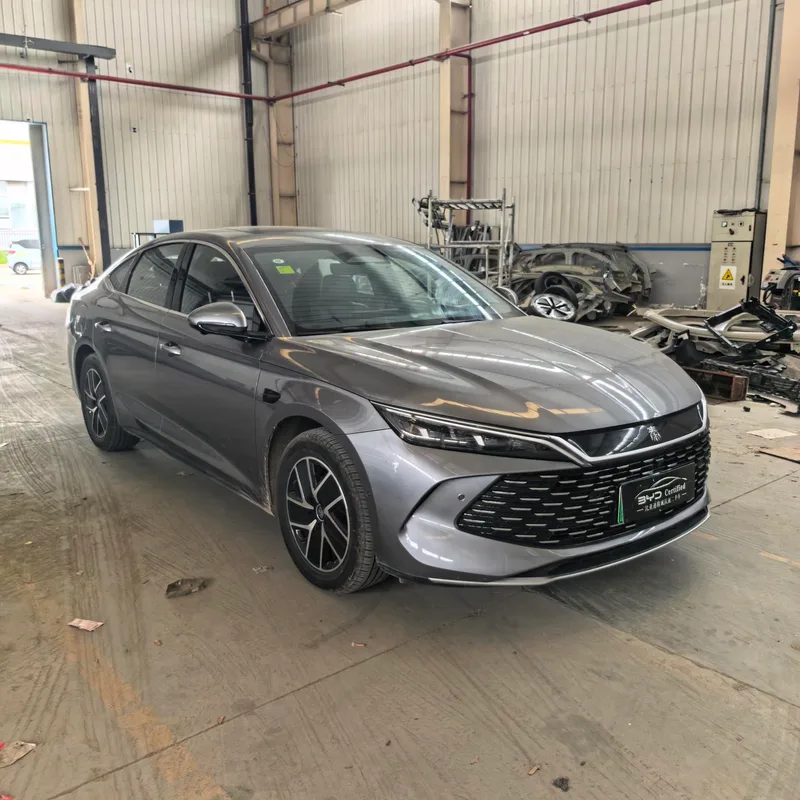 BYD Qin L 2025 Премиум-версия с автопилотом DM-i 120KM Превосходящий интерьер фото 14 BYD Qin L 2025 Премиум-версия с автопилотом DM-i 120KM Превосходящий интерьер фото 14