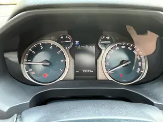 Toyota Prado 2018 3.5L Automatique TX-L Pin de secours à l'arrière intérieur photo 17 Toyota Prado 2018 3.5L Automatique TX-L Pin de secours à l'arrière intérieur photo 17