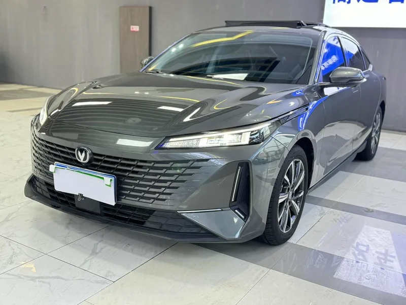 Changan Lamore 2023 1.5T GDI Type pilote automatique extérieur photo 1 Changan Lamore 2023 1.5T GDI Type pilote automatique extérieur photo 1