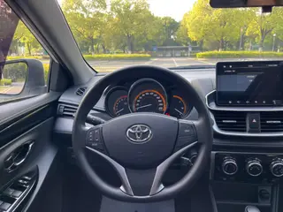 Toyota Yaris L 2020 Chispeante X 1.5L CVT Versión de lujo interior foto 13 Toyota Yaris L 2020 Chispeante X 1.5L CVT Versión de lujo interior foto 13