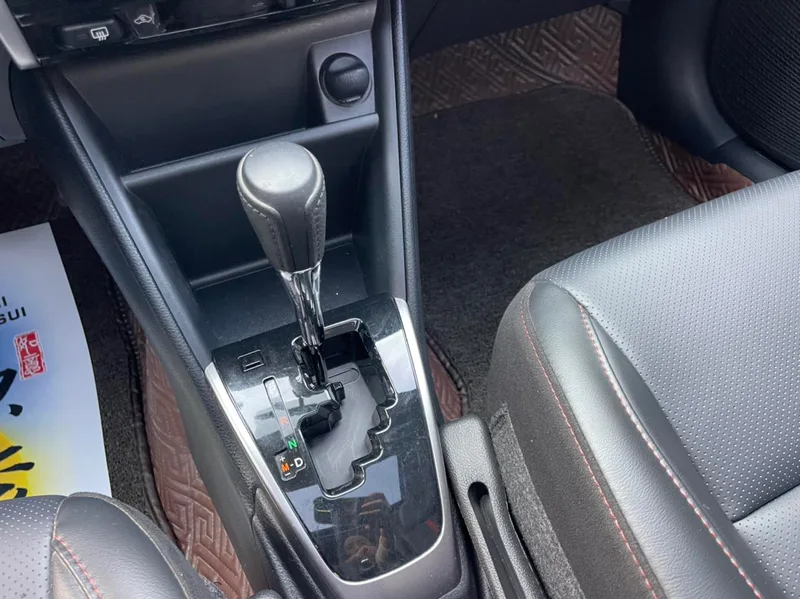 Toyota Yaris L 2020 Chispeante X 1.5L CVT Versión de lujo interior foto 16 Toyota Yaris L 2020 Chispeante X 1.5L CVT Versión de lujo interior foto 16