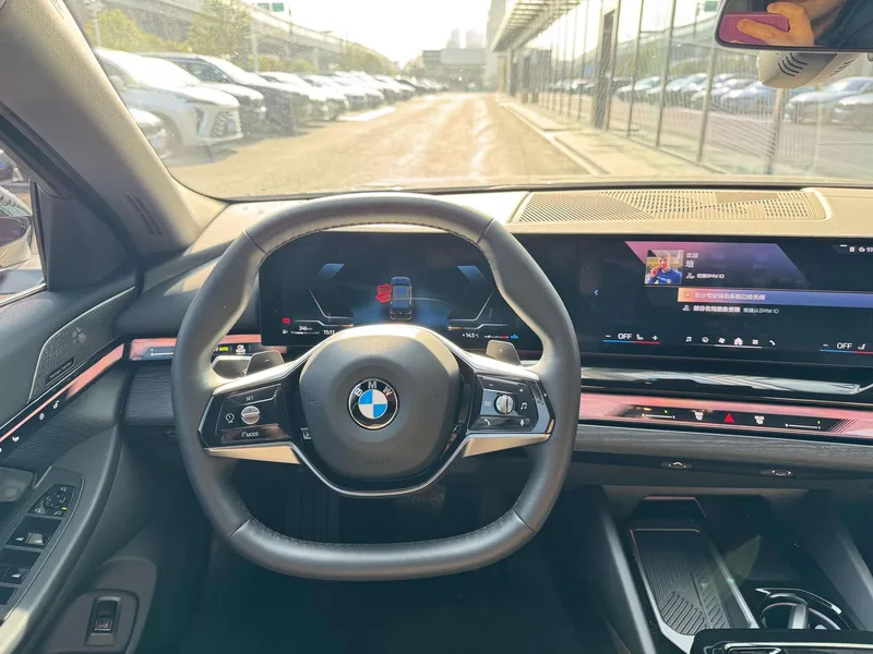 BMW 5 Series 2024 530Li Líder Traje de lujo interior foto 10 BMW 5 Series 2024 530Li Líder Traje de lujo interior foto 10