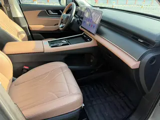 Chery Tiggo 8L 2024 2.0T Auto Premium Edition interior photo 18 Chery Tiggo 8L 2024 2.0T Auto Premium Edition interior photo 18