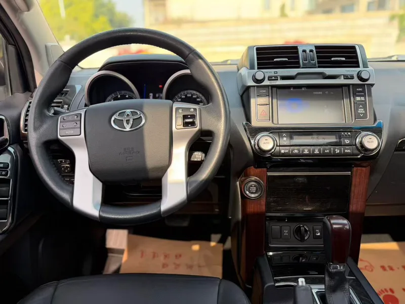 Toyota Prado 2018 3.5L Automático TX-L NAVI interior foto 6 Toyota Prado 2018 3.5L Automático TX-L NAVI interior foto 6
