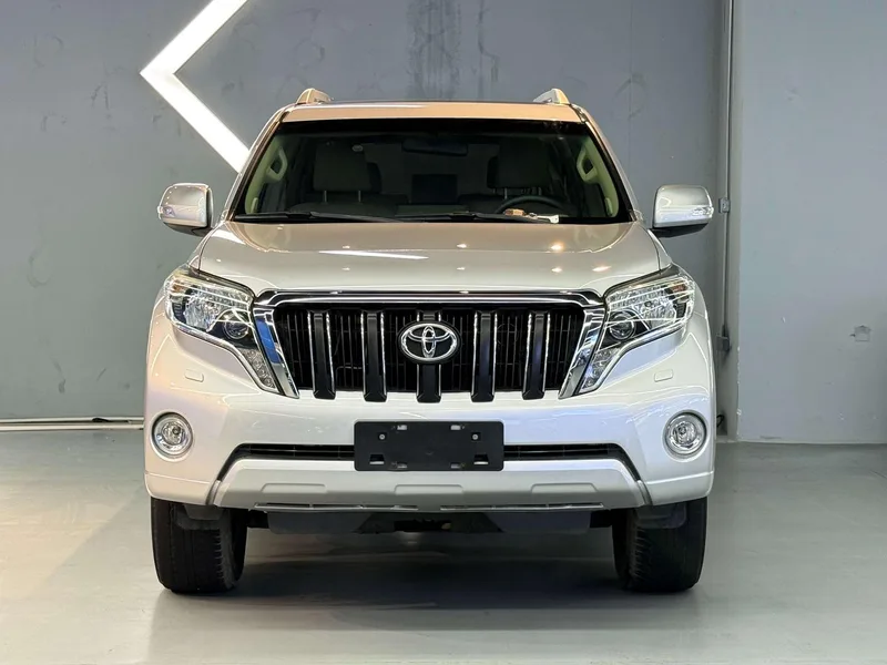 Toyota Prado 2016 2.7L Versión de lujo automática exterior foto 2 Toyota Prado 2016 2.7L Versión de lujo automática exterior foto 2