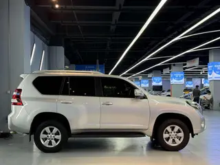 Toyota Prado 2016 2.7L Versión de lujo automática exterior foto 4 Toyota Prado 2016 2.7L Versión de lujo automática exterior foto 4