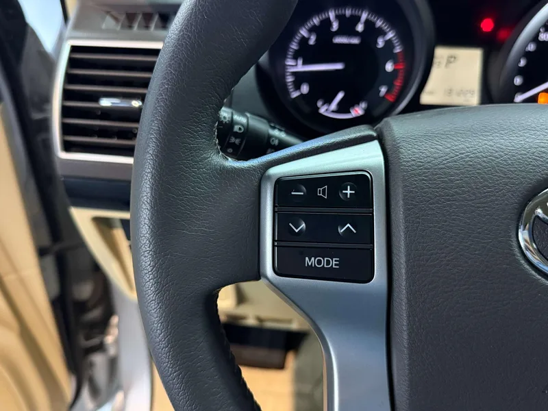 Toyota Prado 2016 2.7L Versión de lujo automática exterior foto 10 Toyota Prado 2016 2.7L Versión de lujo automática exterior foto 10