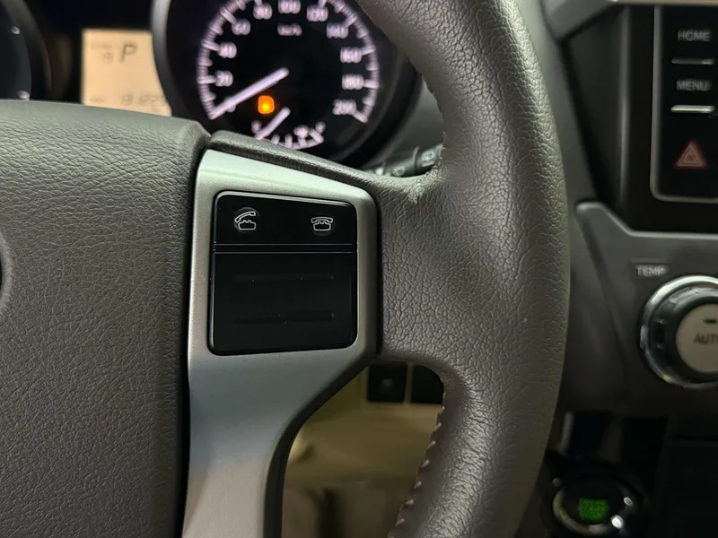Toyota Prado 2016 2.7L Versión de lujo automática interior foto 11 Toyota Prado 2016 2.7L Versión de lujo automática interior foto 11