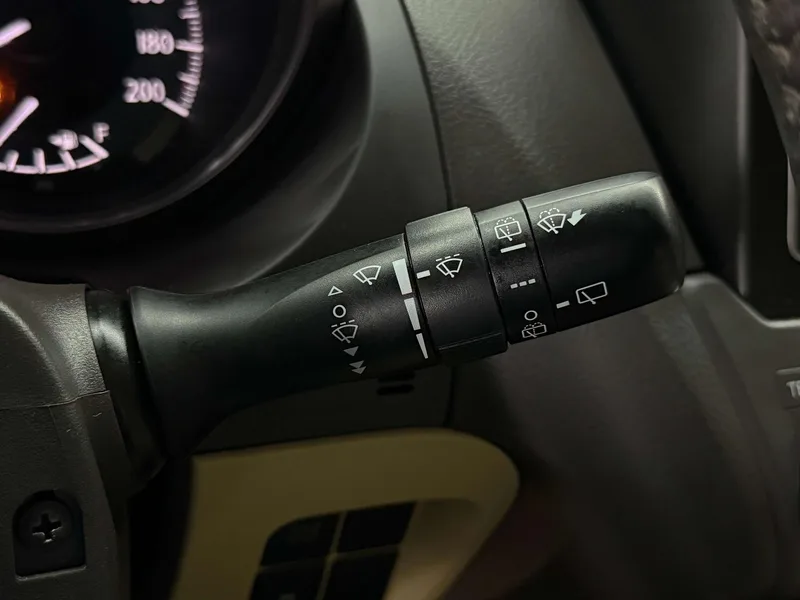 Toyota Prado 2016 2.7L Versión de lujo automática interior foto 14 Toyota Prado 2016 2.7L Versión de lujo automática interior foto 14