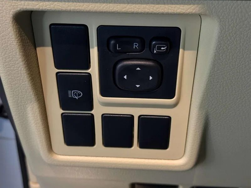 Toyota Prado 2016 2.7L Versión de lujo automática interior foto 15 Toyota Prado 2016 2.7L Versión de lujo automática interior foto 15