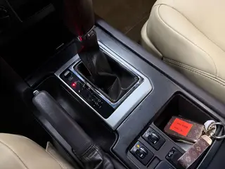 Toyota Prado 2016 2.7L Versión de lujo automática interior foto 16 Toyota Prado 2016 2.7L Versión de lujo automática interior foto 16
